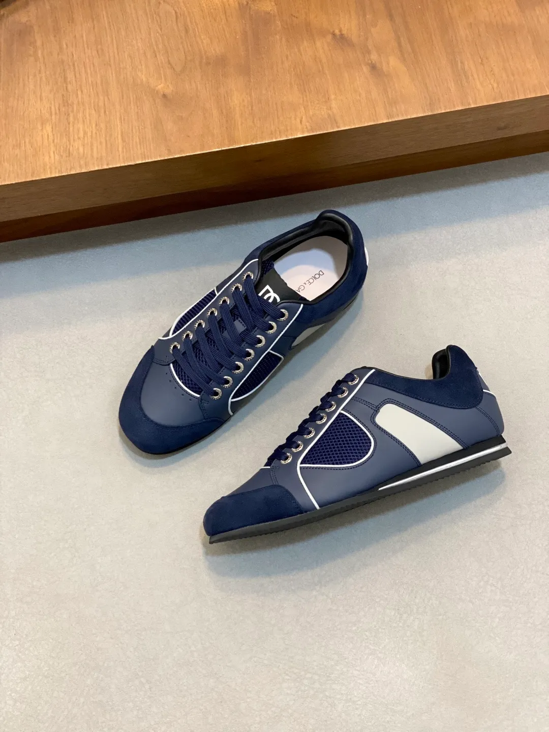 Men's shoes💰740 Dolce&Gabbana DG Cushion calfskin skate shoes｜Embellished with DG logo｜Lightweight, grippy two-tone TPU outsole adopts innovative design to provide excellent performance｜Jacquard label adds timeless style｜Original imported cowhide｜Multiple material splicing design｜Imported cowhide lining Cowhide foot pads｜Original TPU two-color elastic outsole Size: 39-44 (customized at 38.45.46)